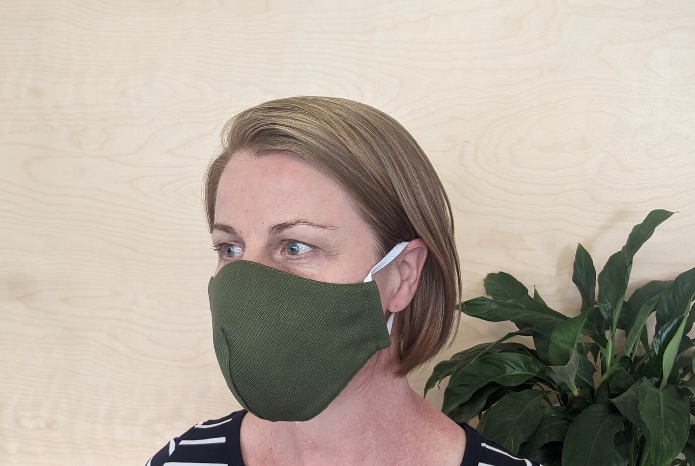 Large Re-usable 3-Layer Face Mask (pack of 1) Dark Green Large Re-usable 3-Layer Face Mask (pack of 1) Dark Green