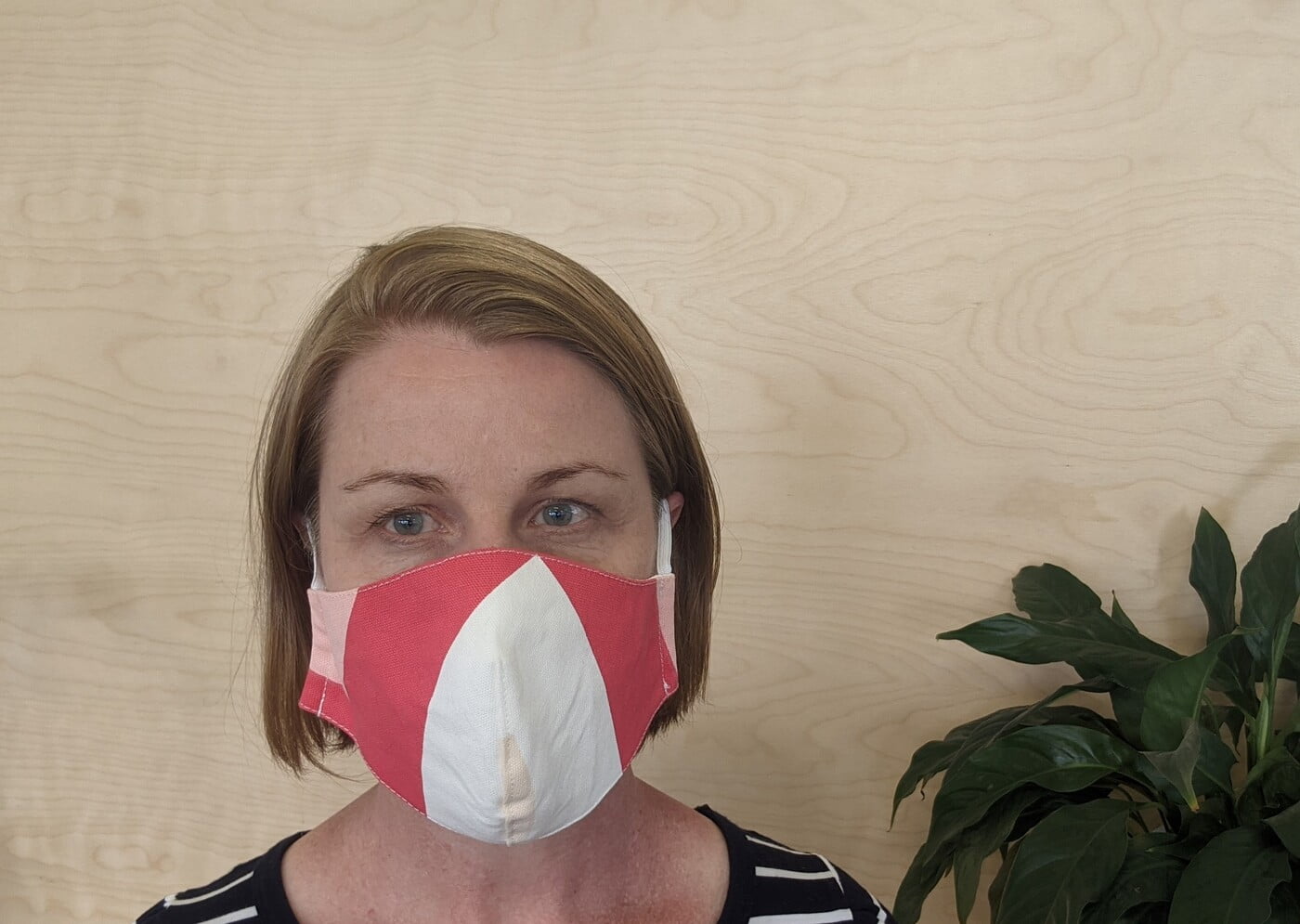 Large Re-usable 3-Layer Face Mask (pack of 4) Large Re-usable 3-Layer Face Mask (pack of 4)